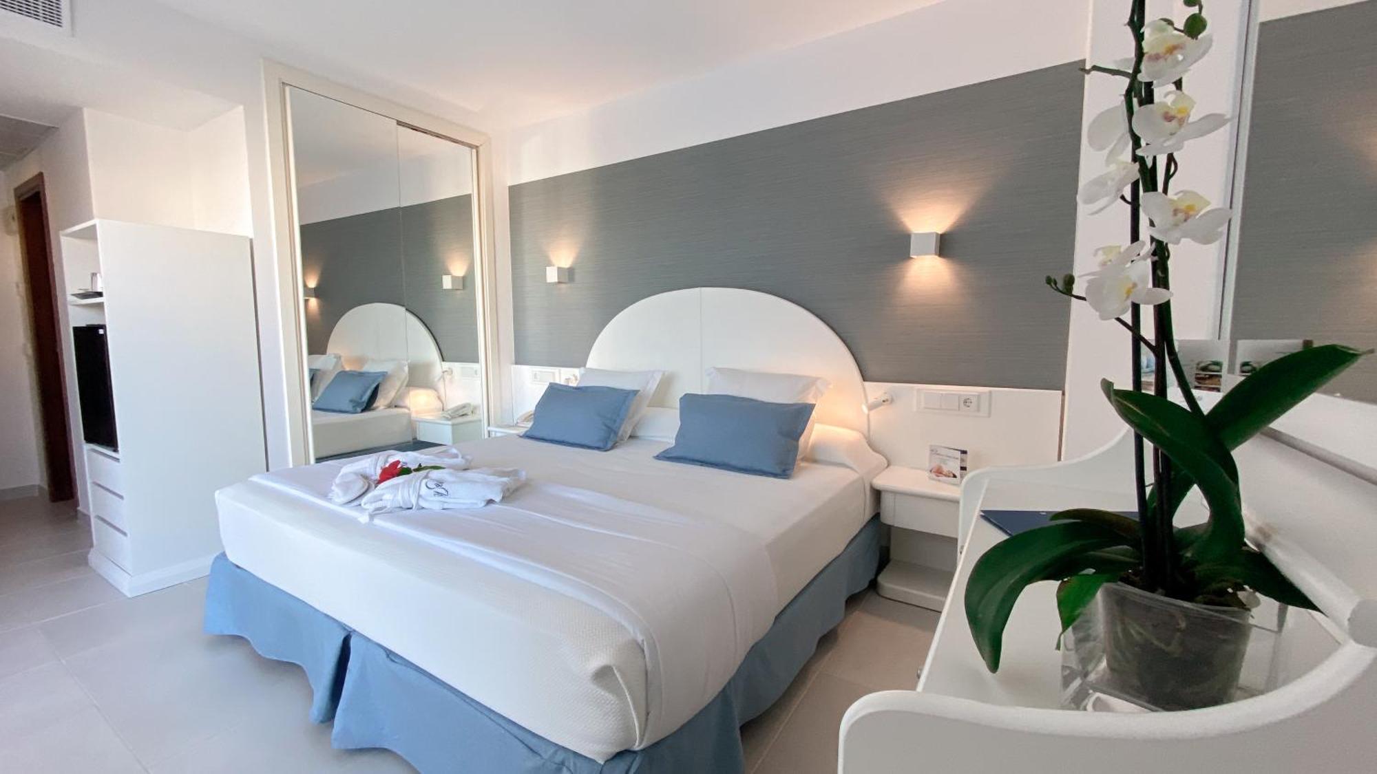 Reverence Life Hotel - Adults Only Santa Ponsa Oda fotoğraf